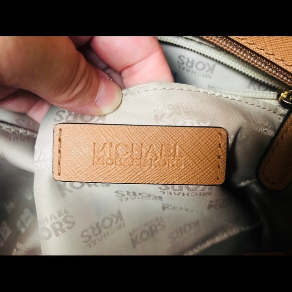 Michael Kors Jet Set Tote and matching wallet - Picture 9 of 9